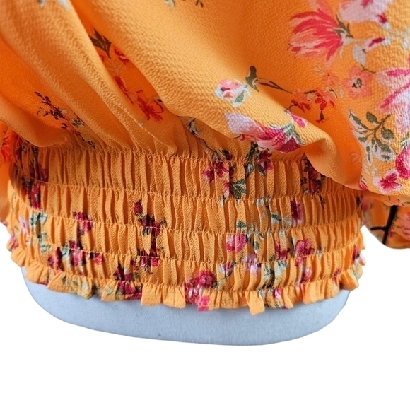 1. STATE Floral Smocked Blouse in M NWT - Picture 5 of 9